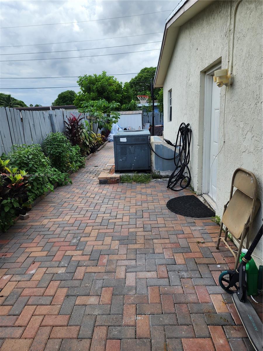 4361 NW 35th Ave, Lauderdale Lakes, FL, 33309/$515,000 1 4361 NW 35th Ave