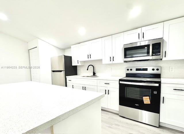 HOLLYWOOD LITTLE RANCHES - Residential Lease