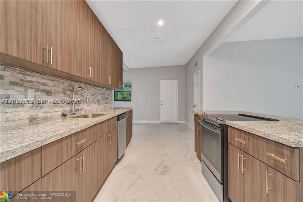 486 W Evanston Cir