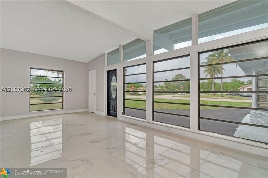 486 W Evanston Cir