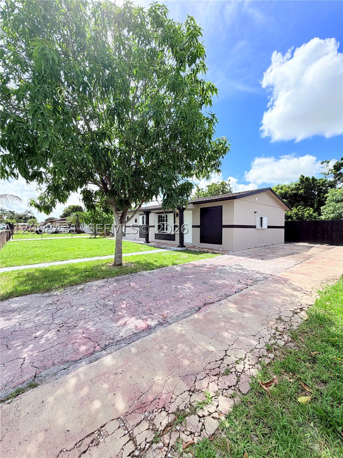 4492 NW 180th St, Miami Gardens FL 33055