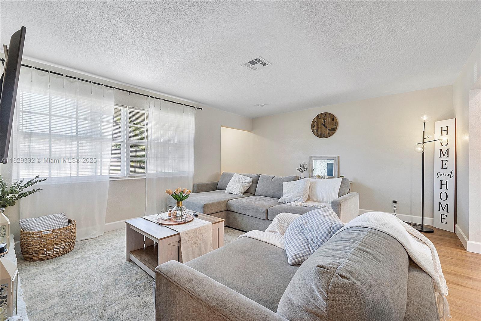 3301 NW 42nd St, Lauderdale Lakes, FL, 33309/$469,900 2 3301 NW 42nd St