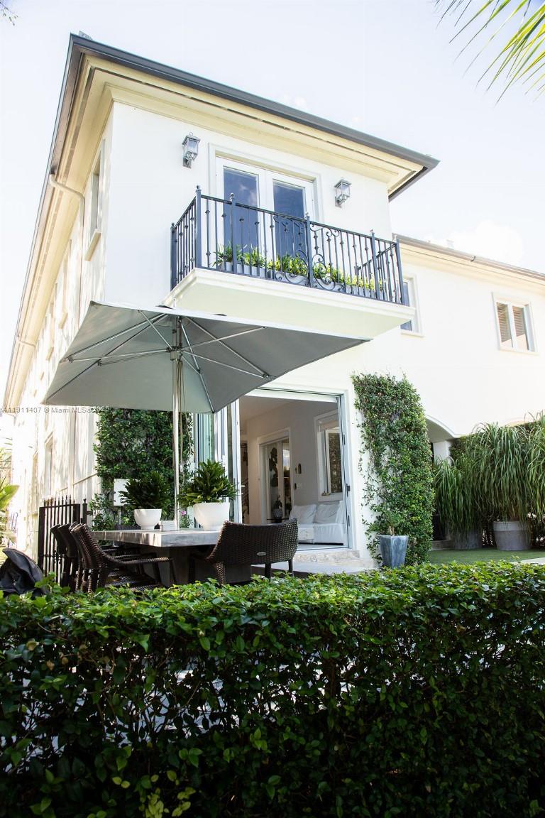 GABLES WATERWAY TOWNHOMES - Residential