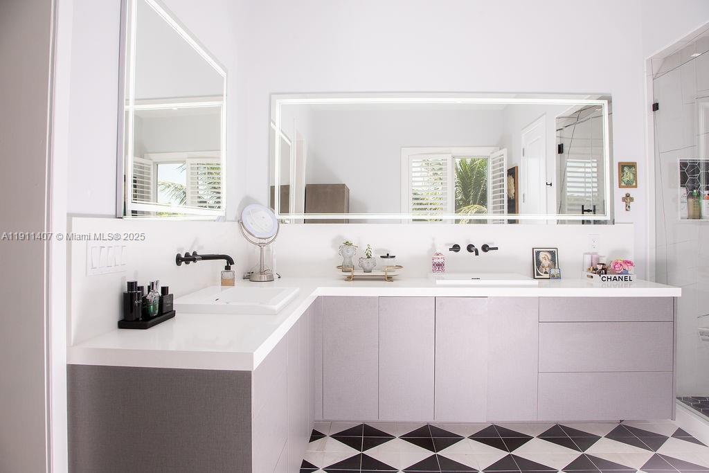 GABLES WATERWAY TOWNHOMES - Residential