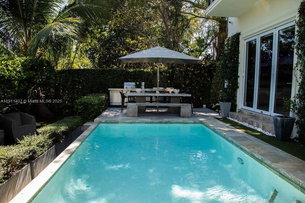 GABLES WATERWAY TOWNHOMES - Residential