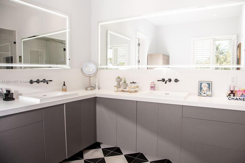 GABLES WATERWAY TOWNHOMES - Residential