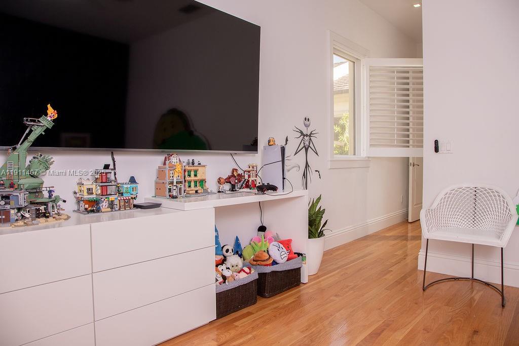 GABLES WATERWAY TOWNHOMES - Residential