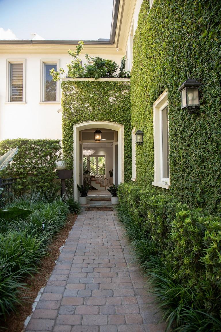 GABLES WATERWAY TOWNHOMES - Residential