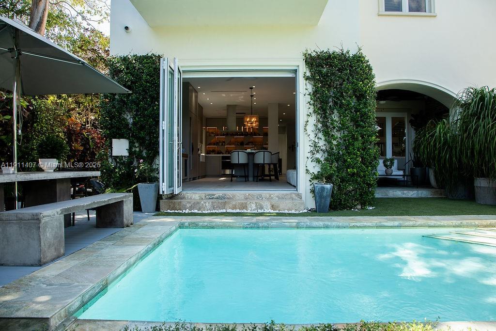 GABLES WATERWAY TOWNHOMES - Residential