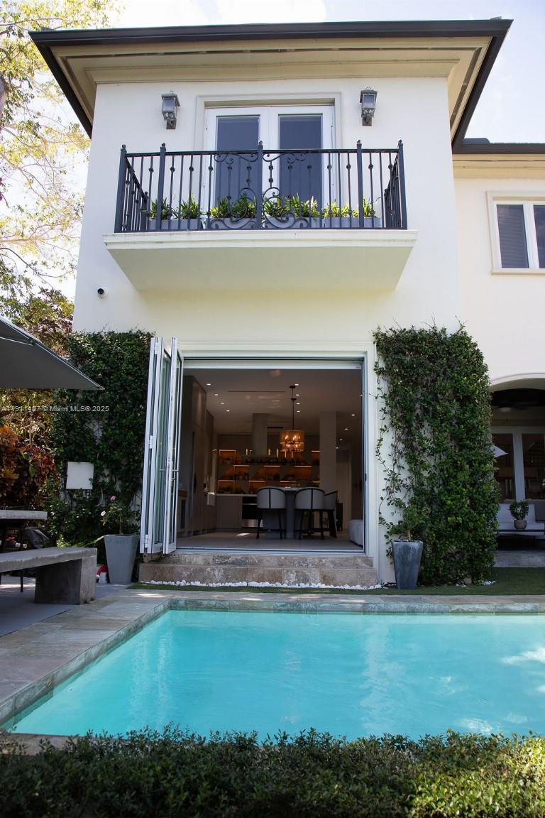 GABLES WATERWAY TOWNHOMES - Residential