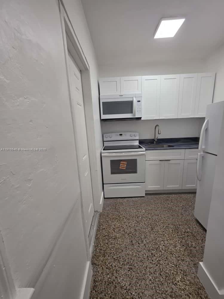 HOLLYWOOD - Residential Lease