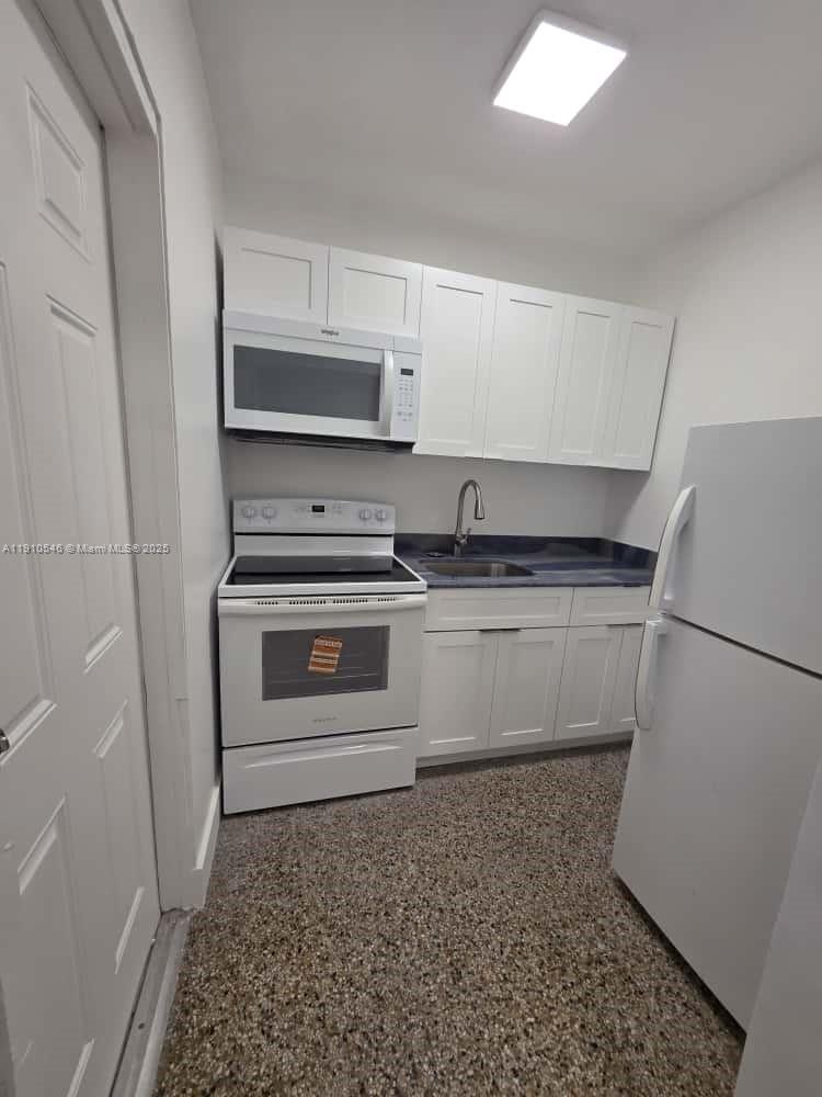 HOLLYWOOD - Residential Lease