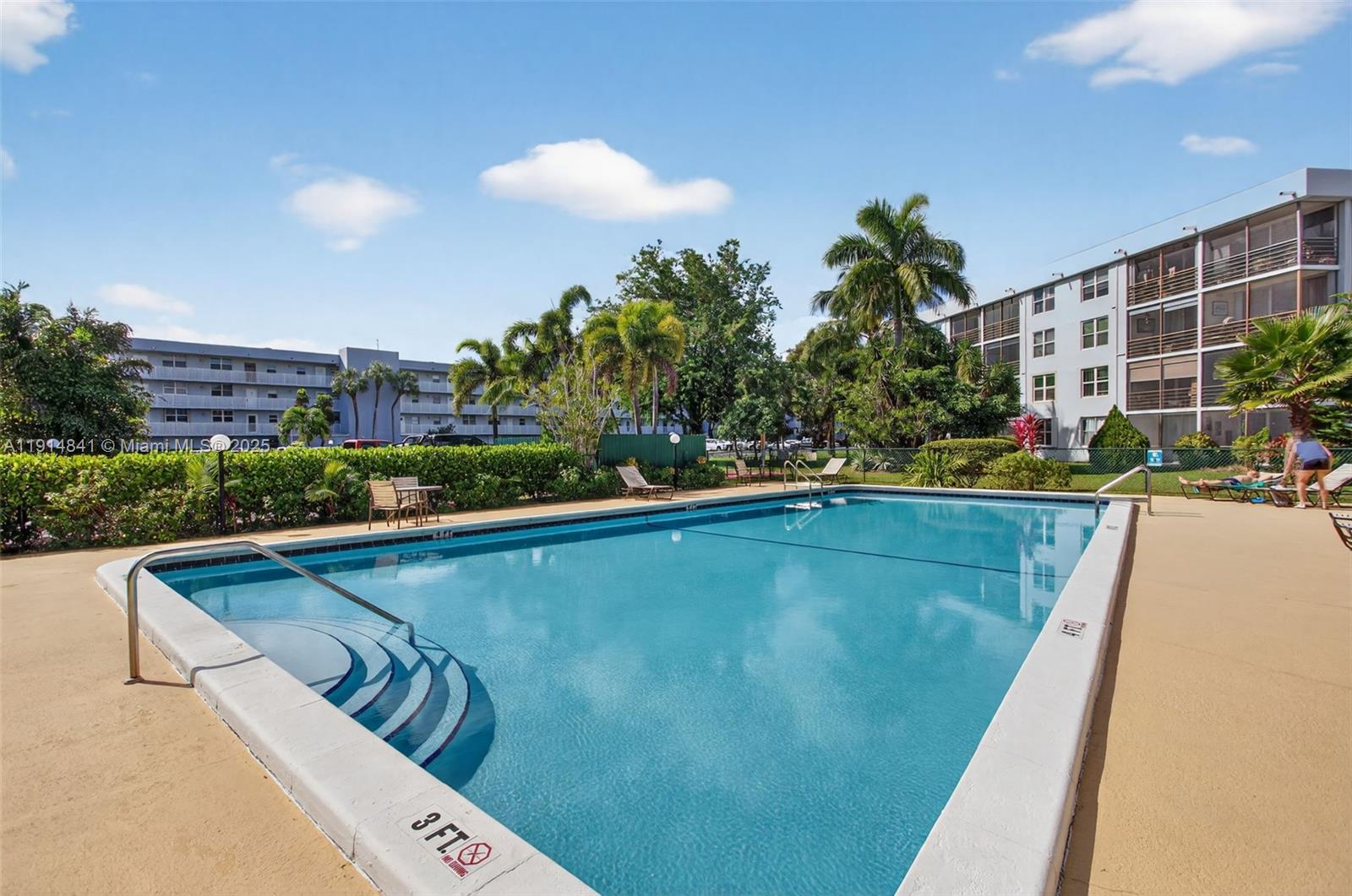 ROYAL PARK CONDO - Residential