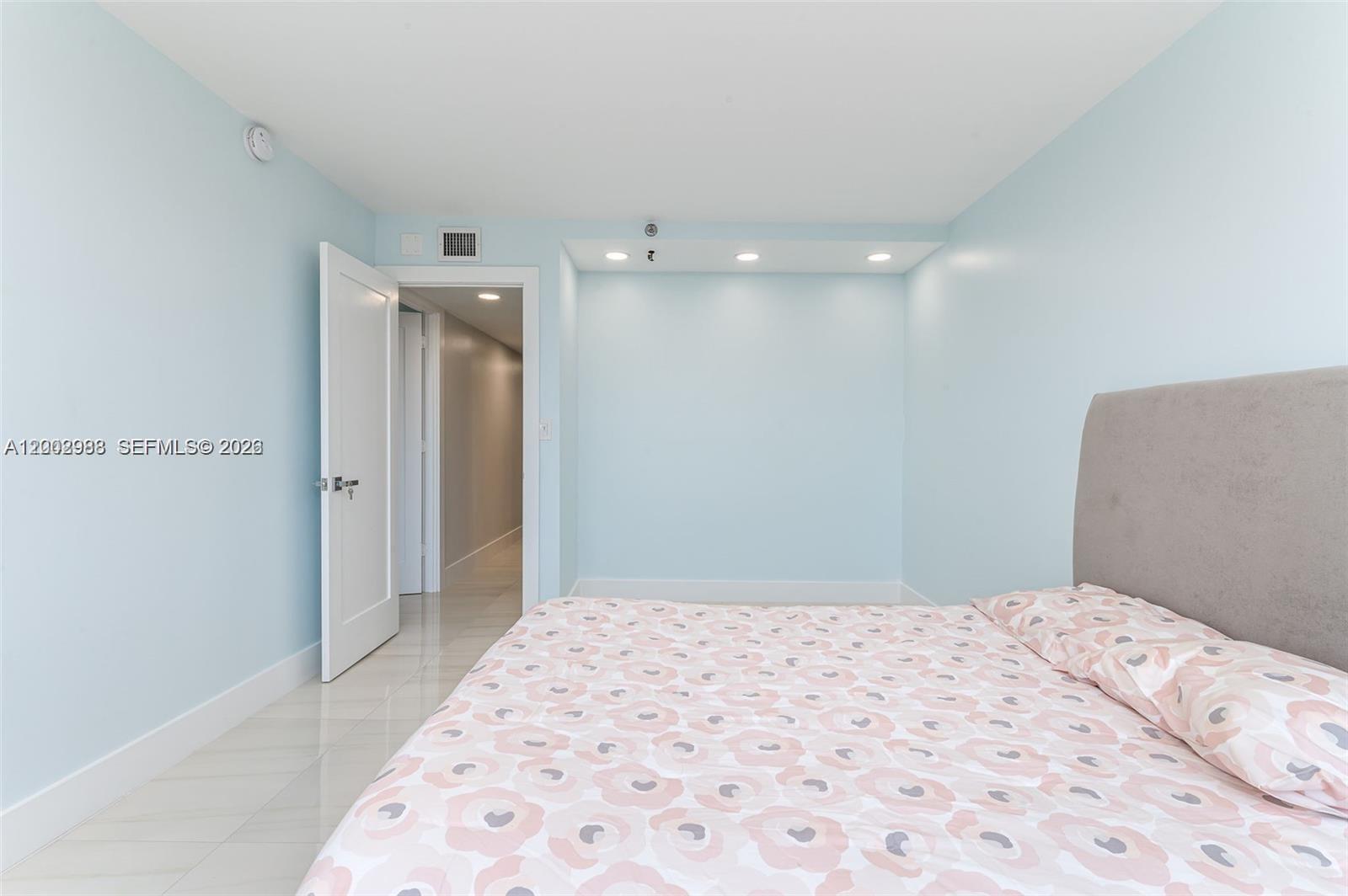 REGENCY HIGHLAND CLUB CON - Residential Lease