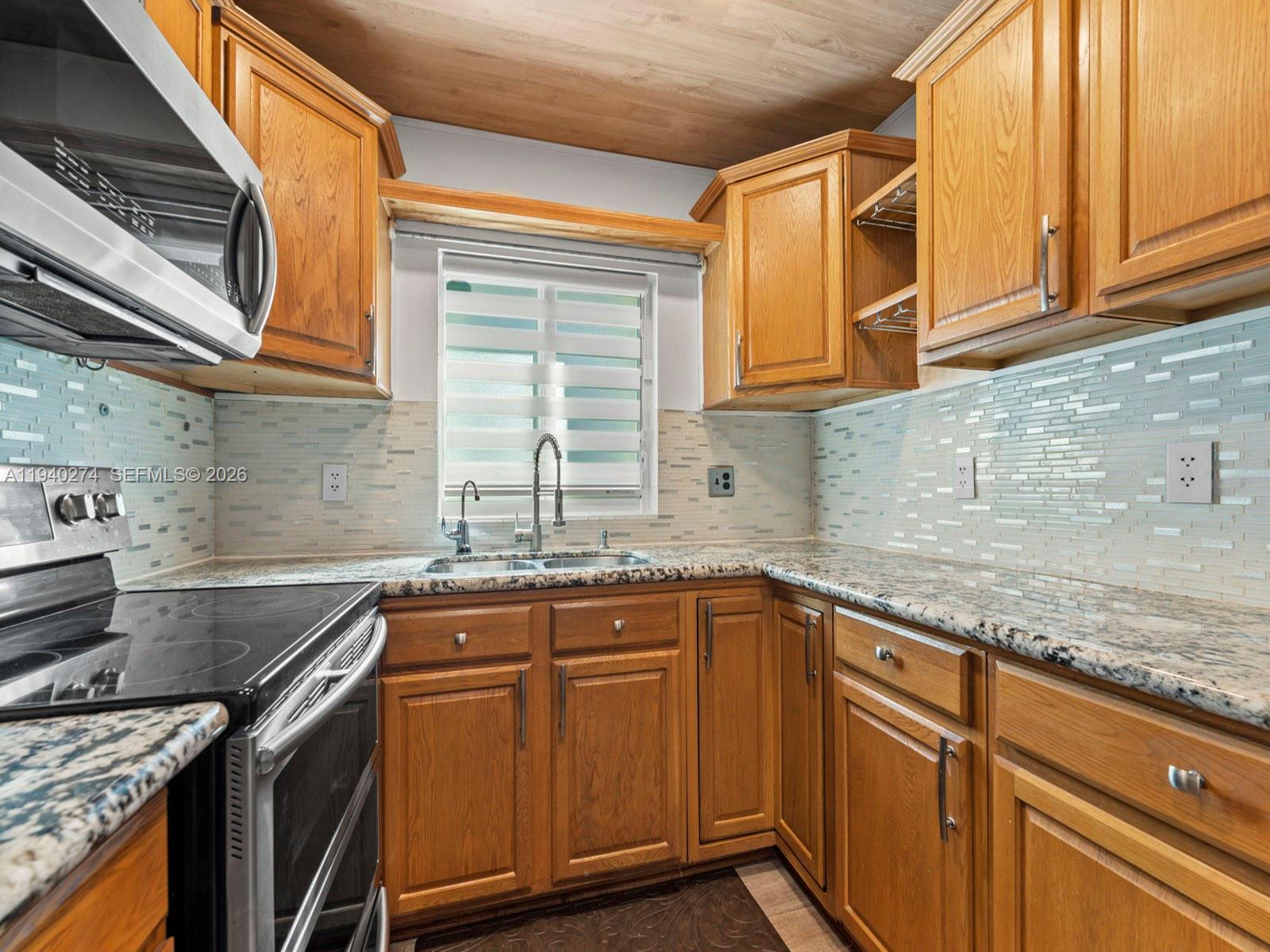 LAKES OF ACADIA UNIT 3 TH - Residential