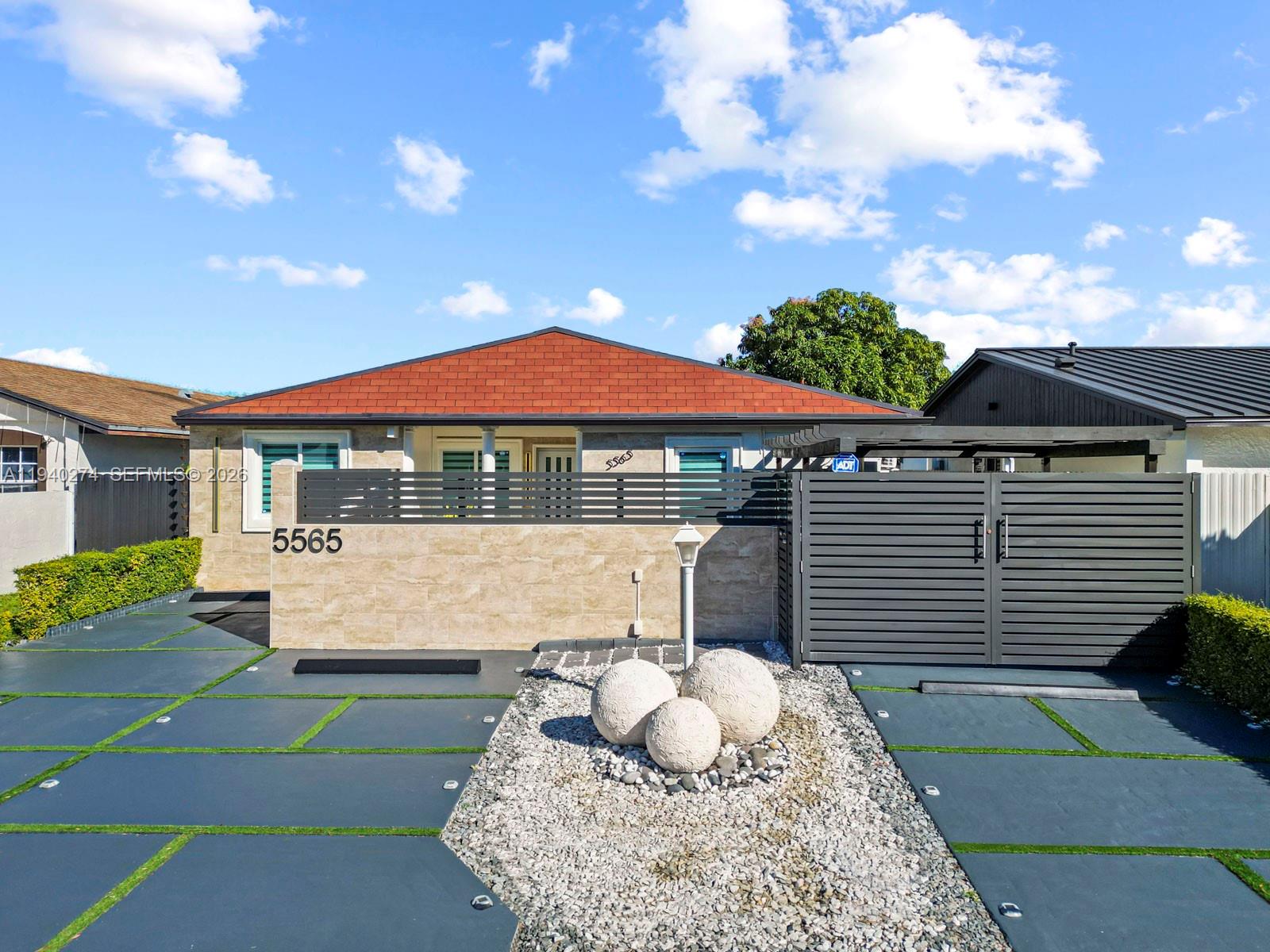 LAKES OF ACADIA UNIT 3 TH - Residential