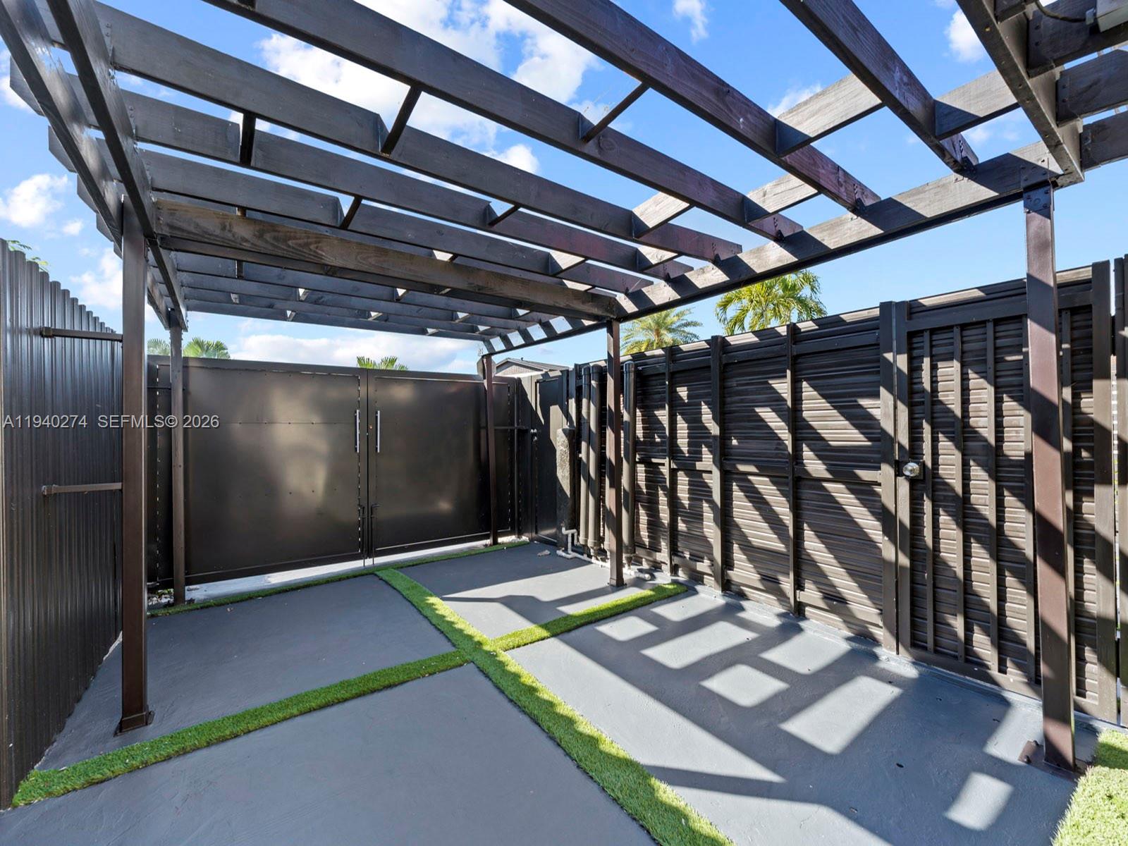 LAKES OF ACADIA UNIT 3 TH - Residential