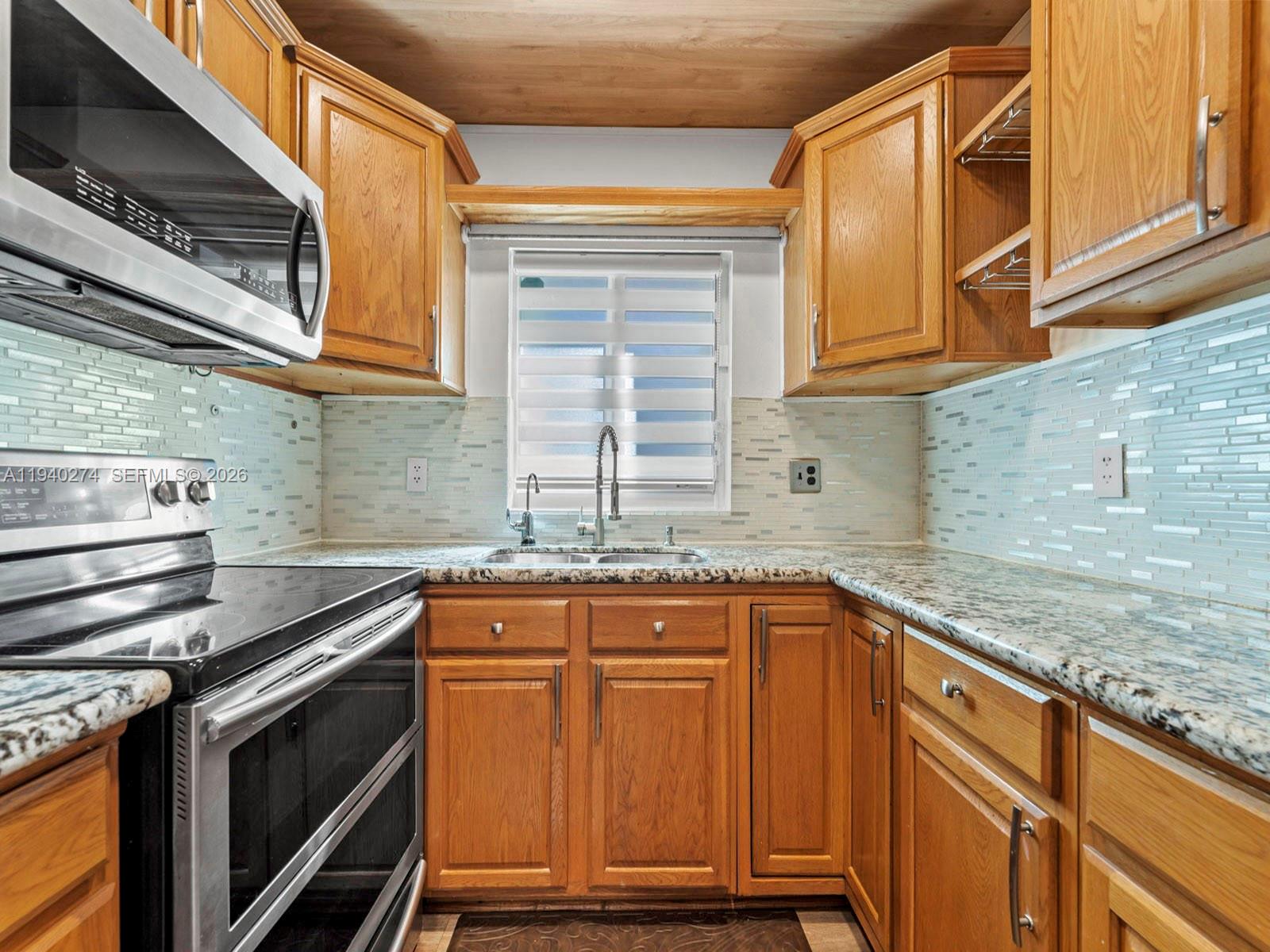 LAKES OF ACADIA UNIT 3 TH - Residential