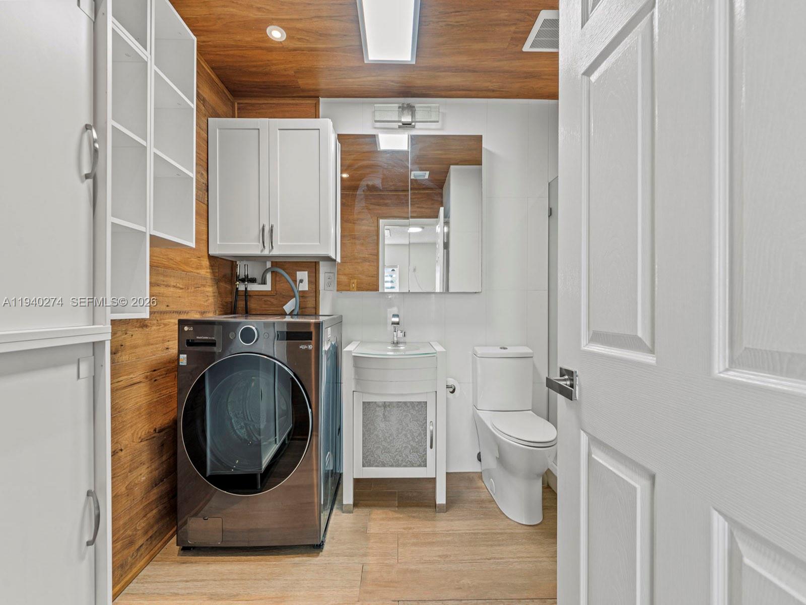 LAKES OF ACADIA UNIT 3 TH - Residential