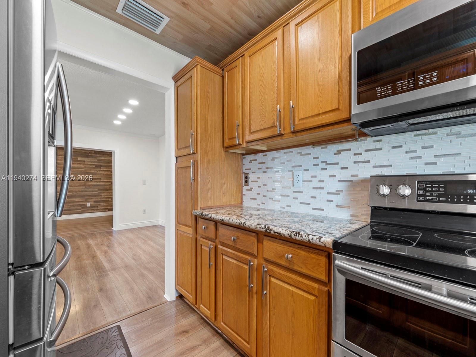 LAKES OF ACADIA UNIT 3 TH - Residential