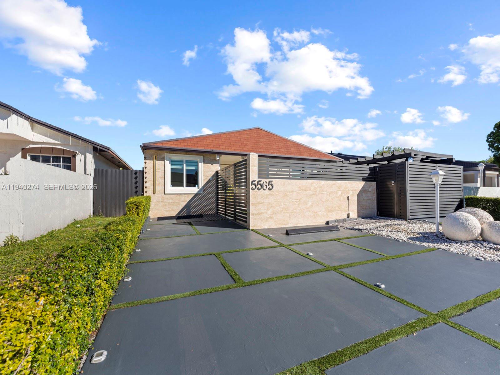 LAKES OF ACADIA UNIT 3 TH - Residential