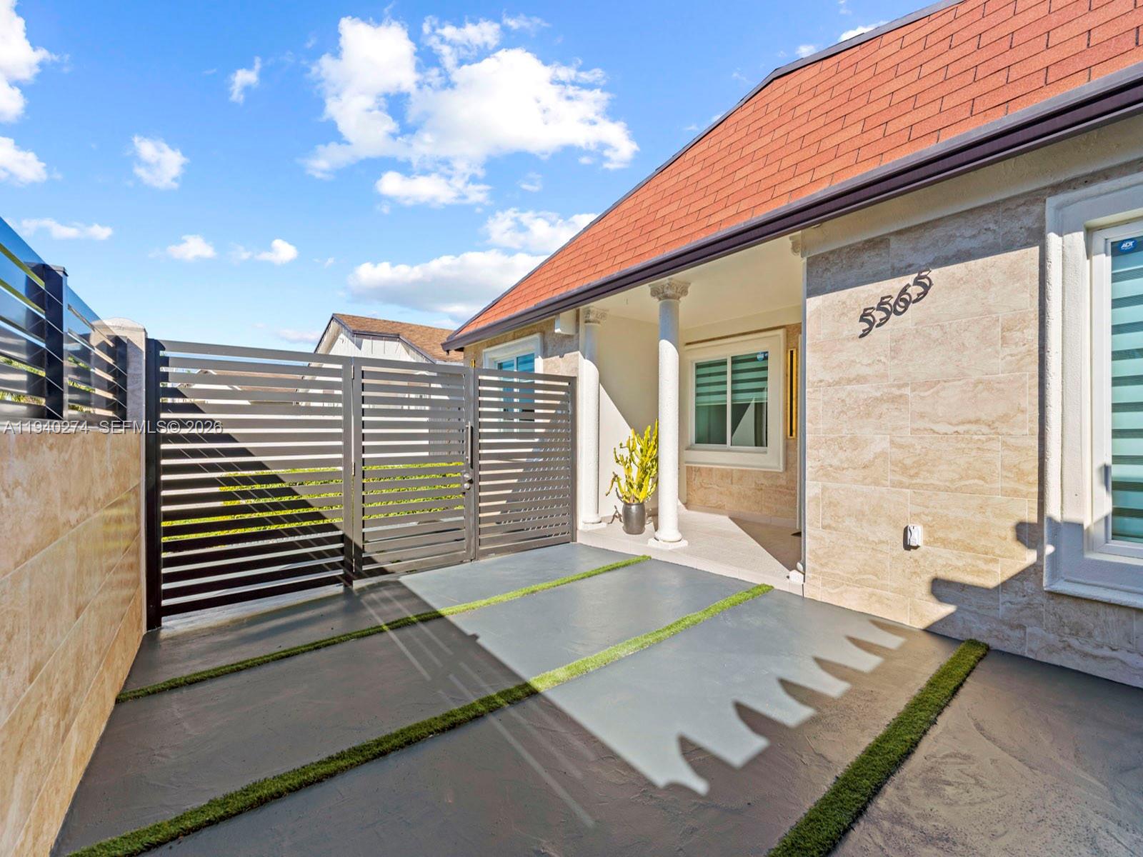 LAKES OF ACADIA UNIT 3 TH - Residential