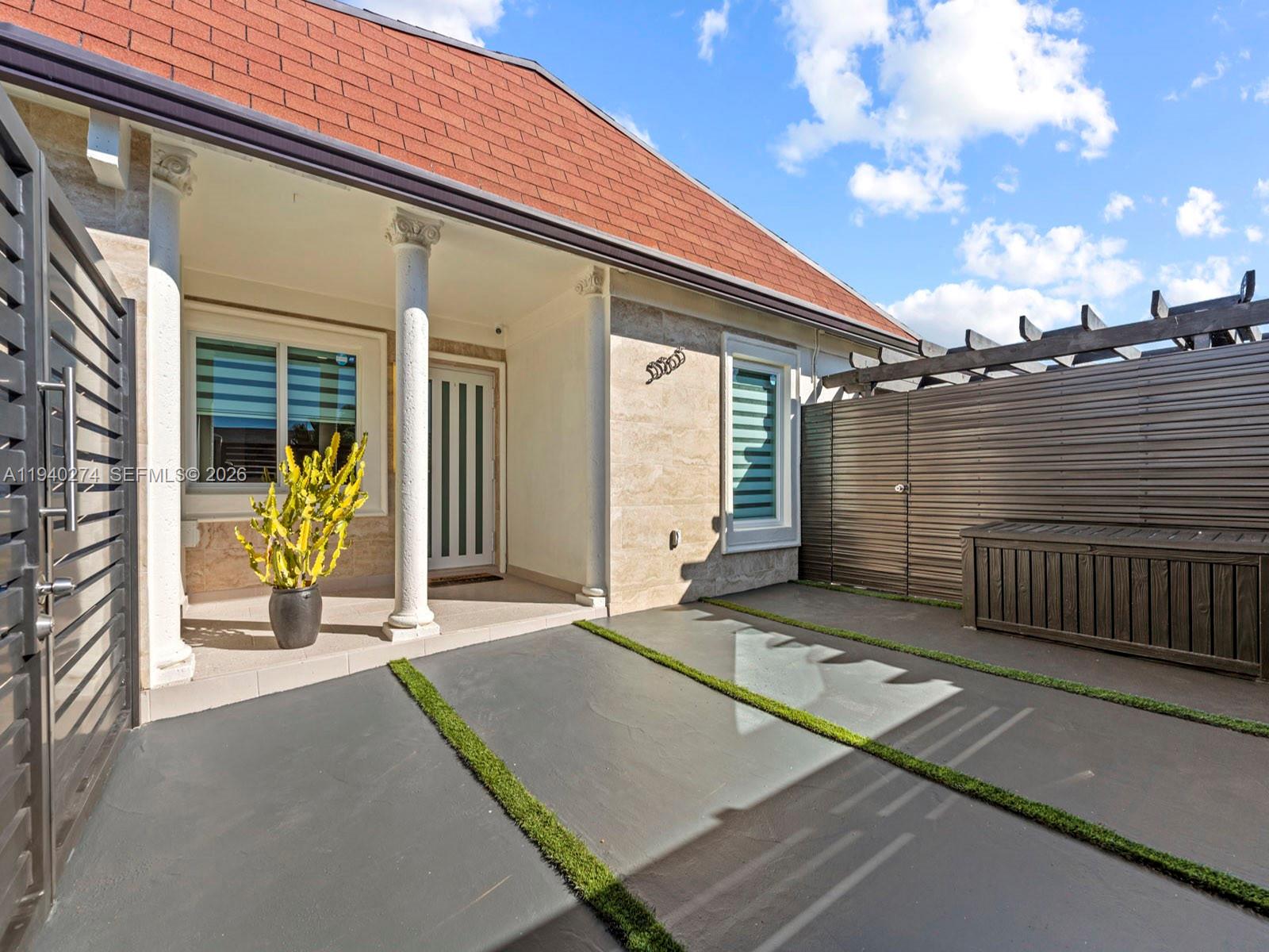 LAKES OF ACADIA UNIT 3 TH - Residential