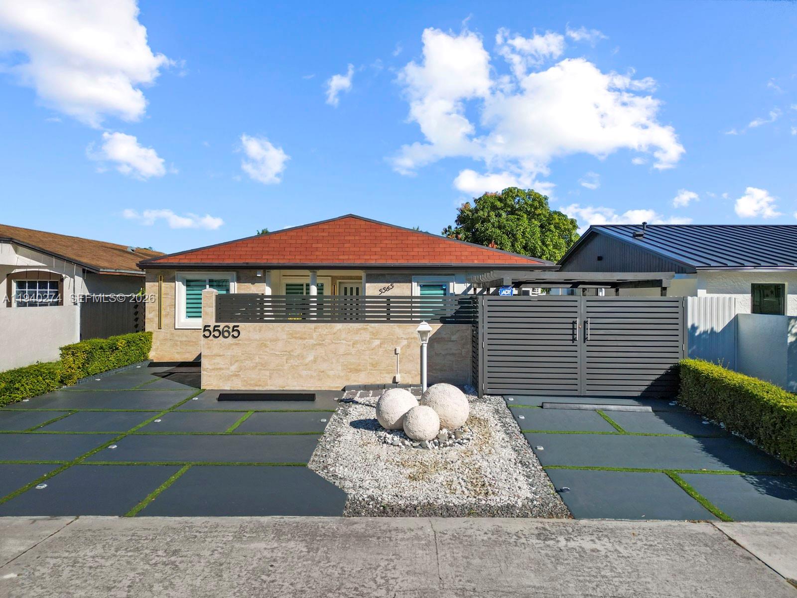 LAKES OF ACADIA UNIT 3 TH - Residential