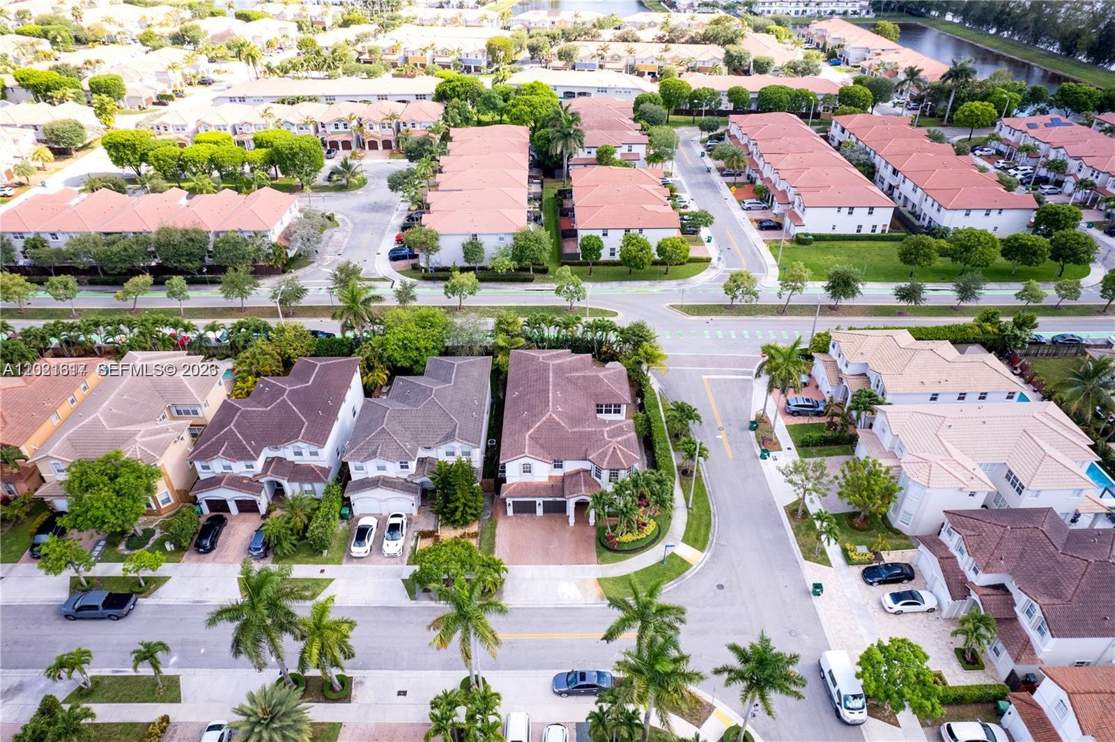 ISLANDS AT DORAL NORTHWES - Residential