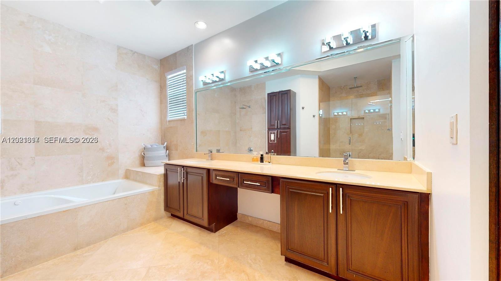 ISLANDS AT DORAL NORTHWES - Residential