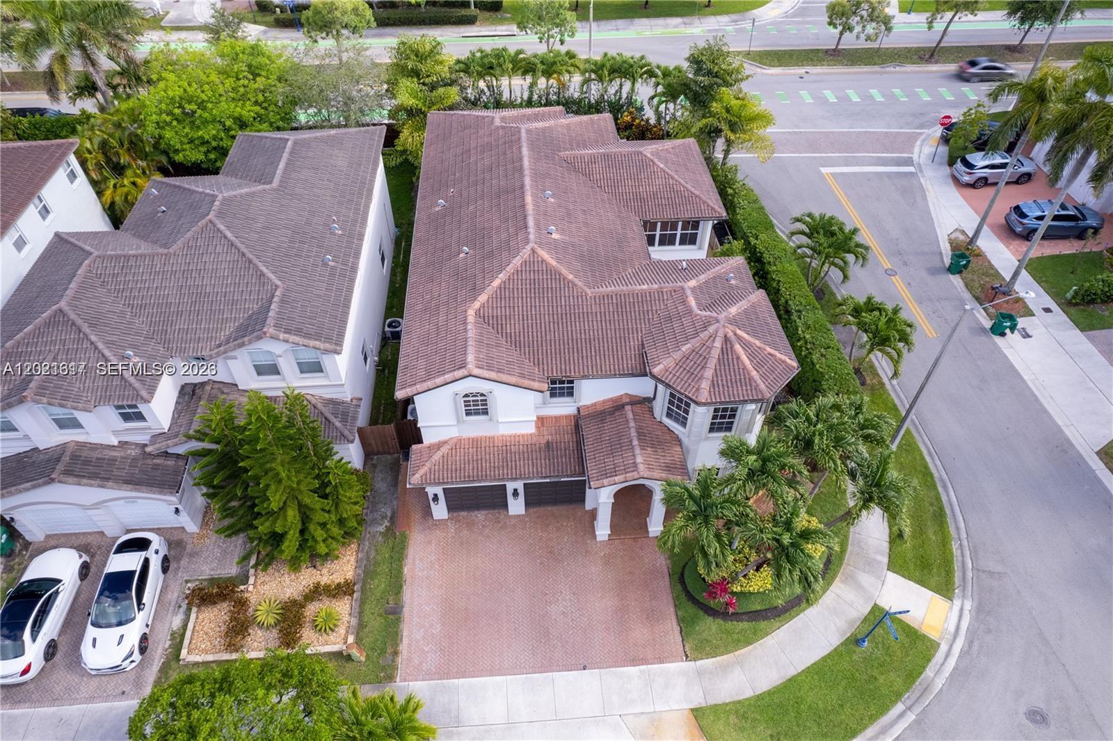 ISLANDS AT DORAL NORTHWES - Residential