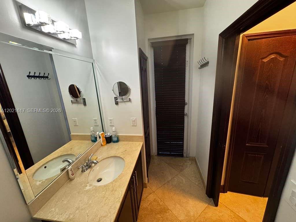 ISLANDS AT DORAL NORTHWES - Residential