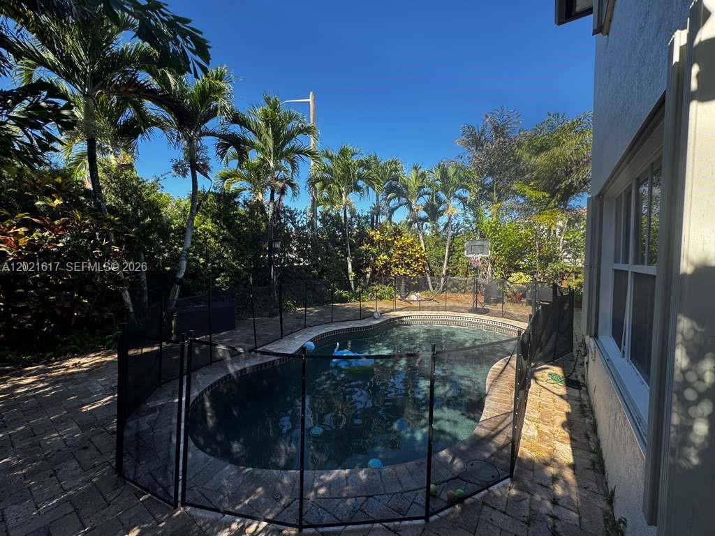 ISLANDS AT DORAL NORTHWES - Residential