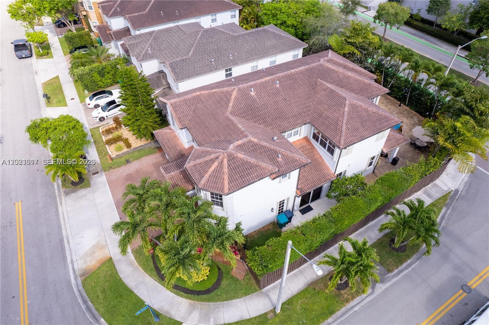 ISLANDS AT DORAL NORTHWES - Residential