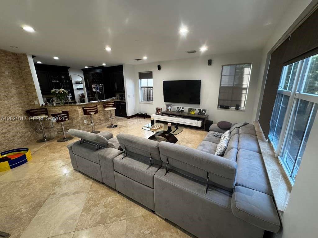 ISLANDS AT DORAL NORTHWES - Residential