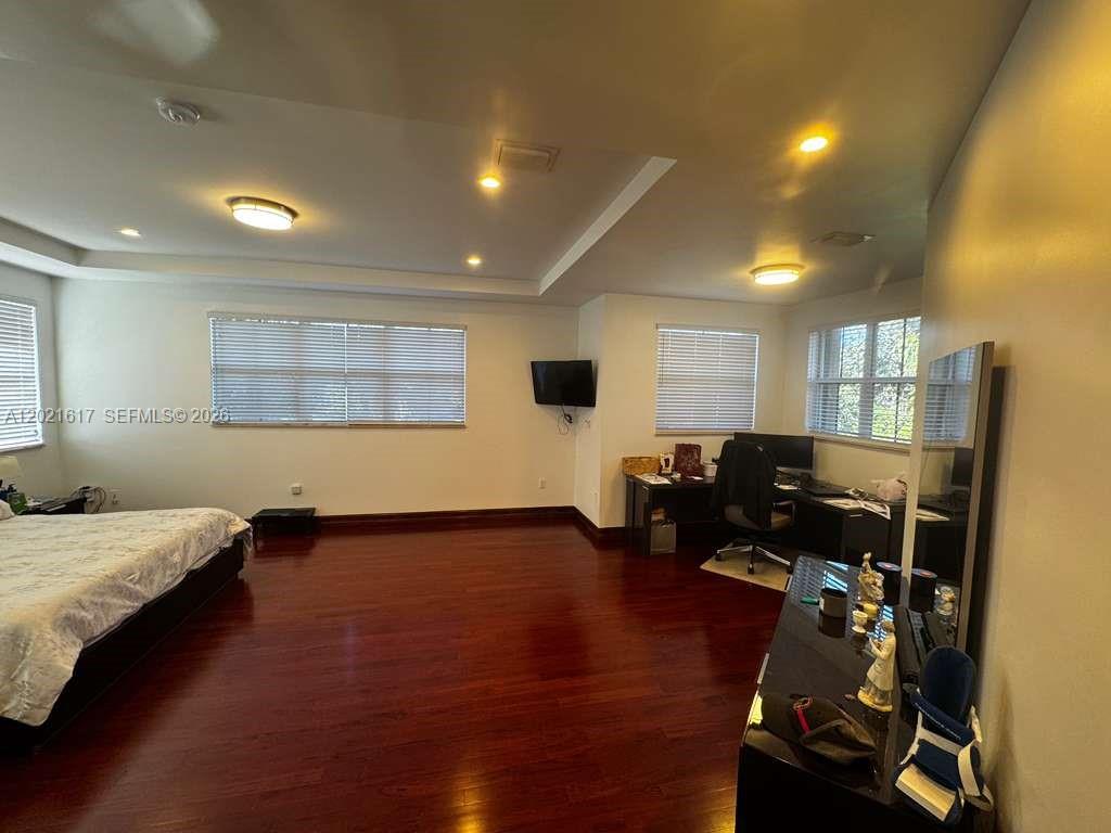 ISLANDS AT DORAL NORTHWES - Residential