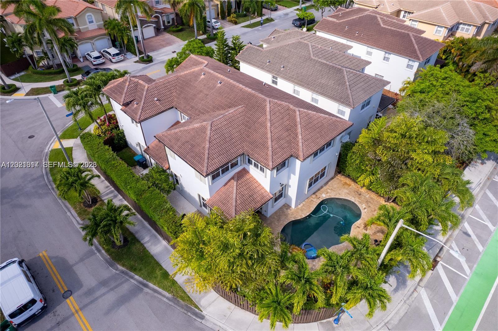 ISLANDS AT DORAL NORTHWES - Residential