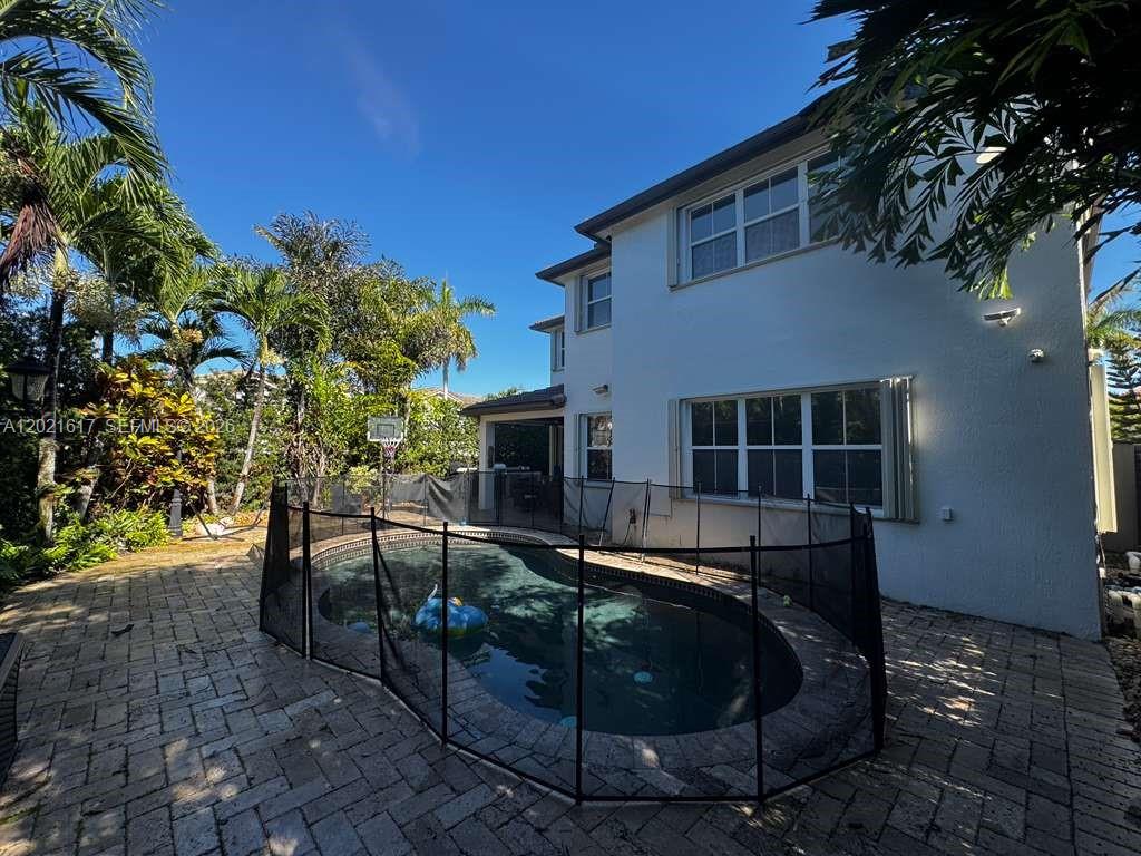 ISLANDS AT DORAL NORTHWES - Residential