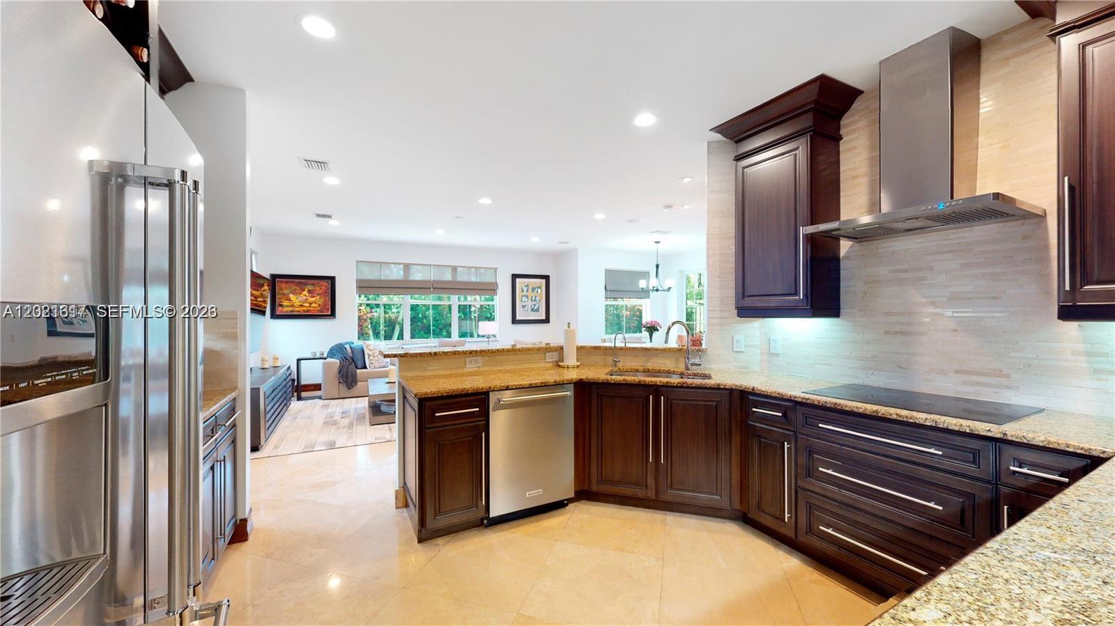 ISLANDS AT DORAL NORTHWES - Residential