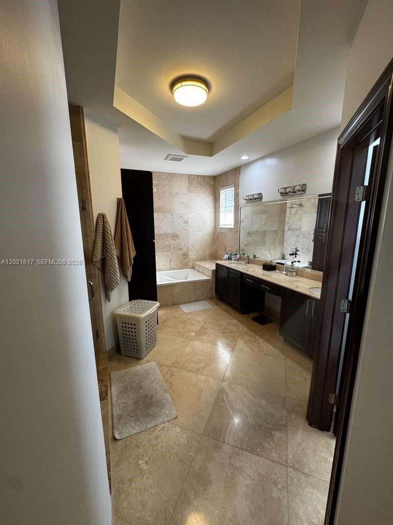 ISLANDS AT DORAL NORTHWES - Residential