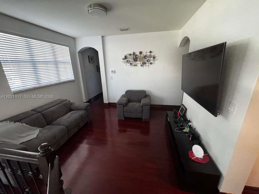 ISLANDS AT DORAL NORTHWES - Residential