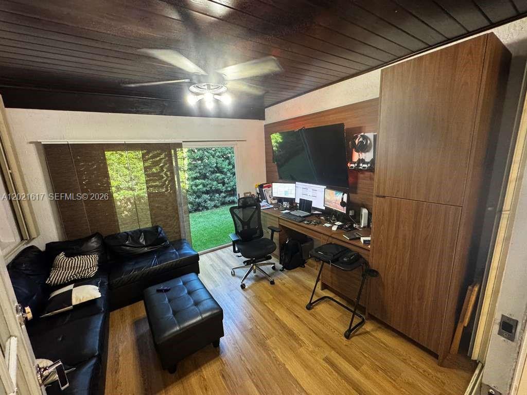 ISLANDS AT DORAL NORTHWES - Residential
