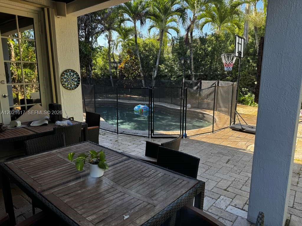 ISLANDS AT DORAL NORTHWES - Residential