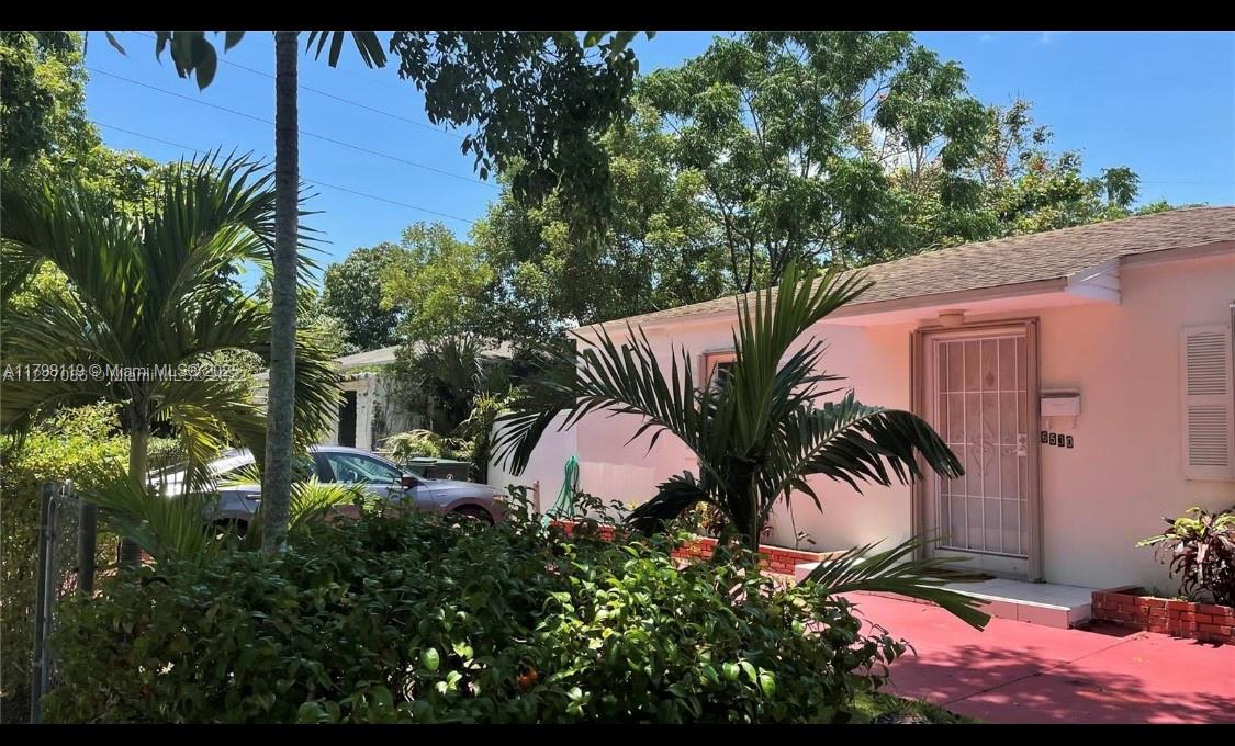 6530 Sw 58th Ave, South Miami, Miami-Dade County, Florida - 2 Bedrooms  
1 Bathrooms - 