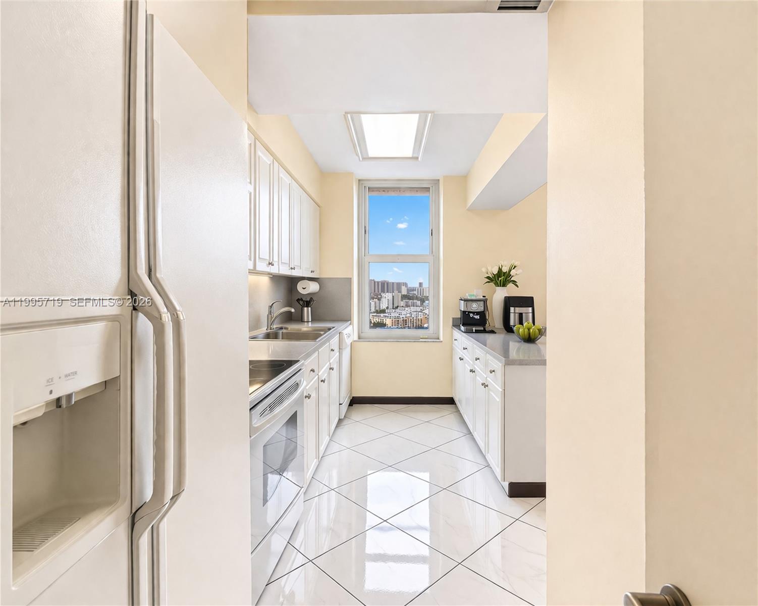 WINSTON TOWER 300 CONDO - Residential