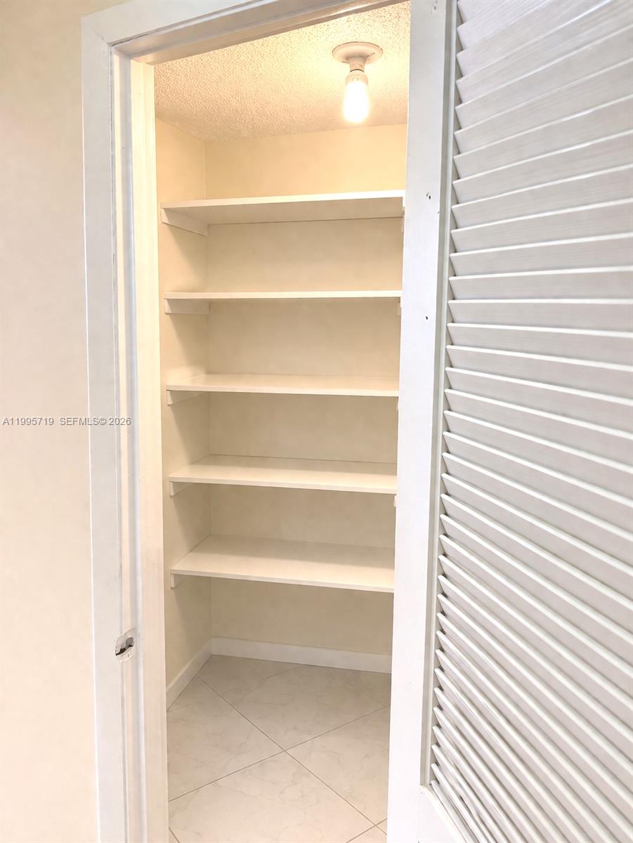 WINSTON TOWER 300 CONDO - Residential