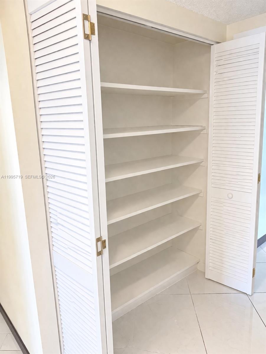 WINSTON TOWER 300 CONDO - Residential