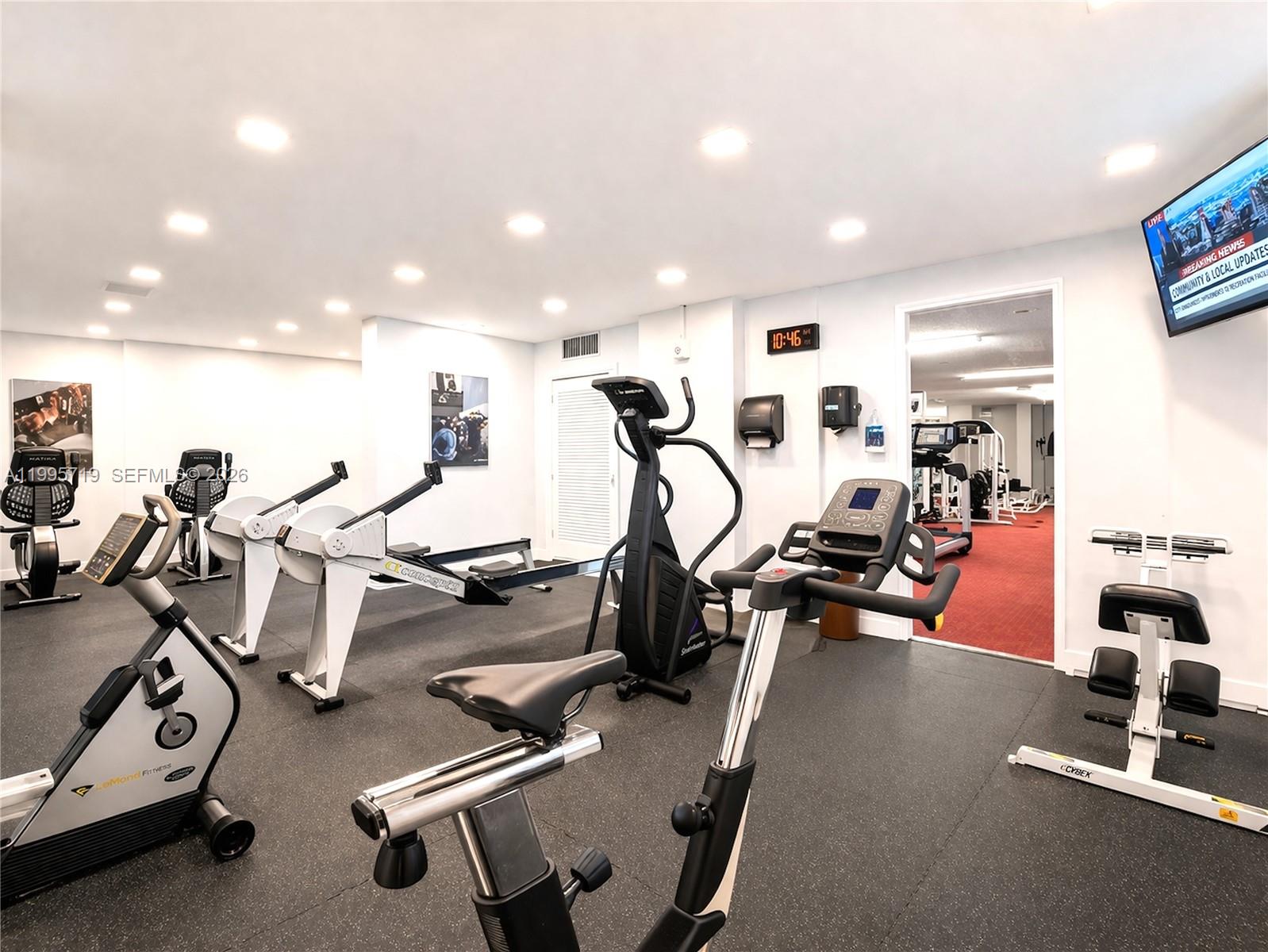 WINSTON TOWER 300 CONDO - Residential