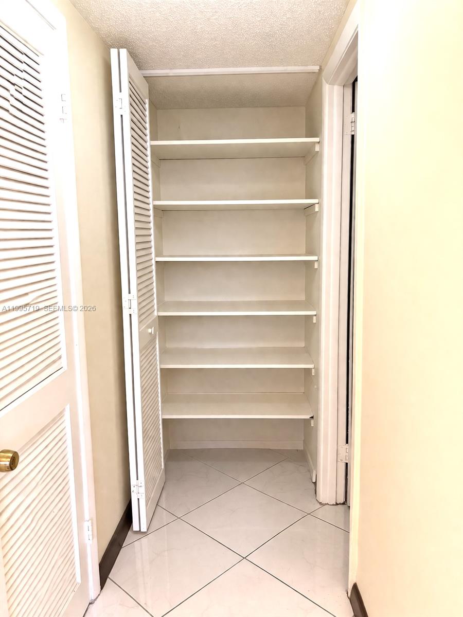 WINSTON TOWER 300 CONDO - Residential