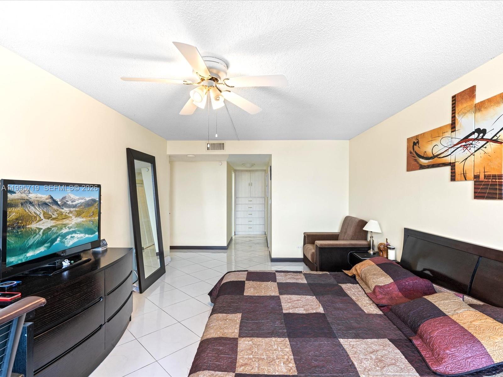 WINSTON TOWER 300 CONDO - Residential